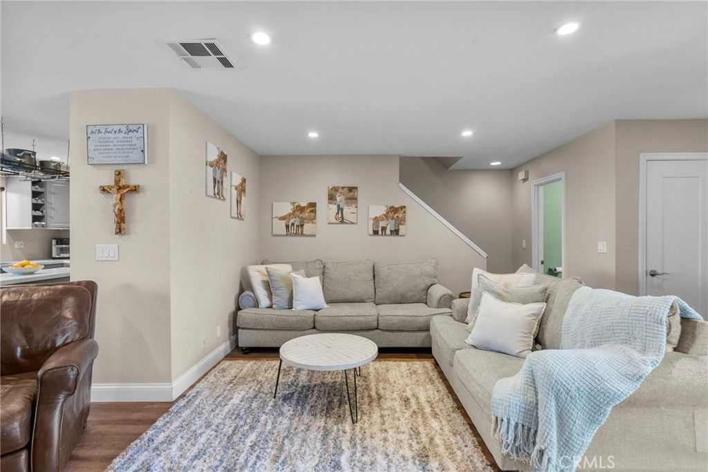 Photo of 2063 Euclid Ave Ave, Camarillo, CA 93010 (MLS # SR26011484)