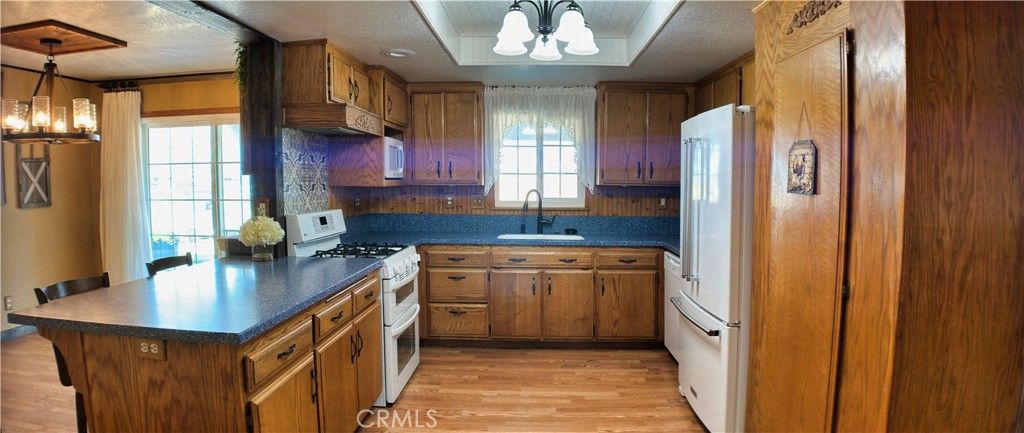 Photo of 22974 Standing Rock Rd, Apple Valley, CA 92307 (MLS # HD25266274)