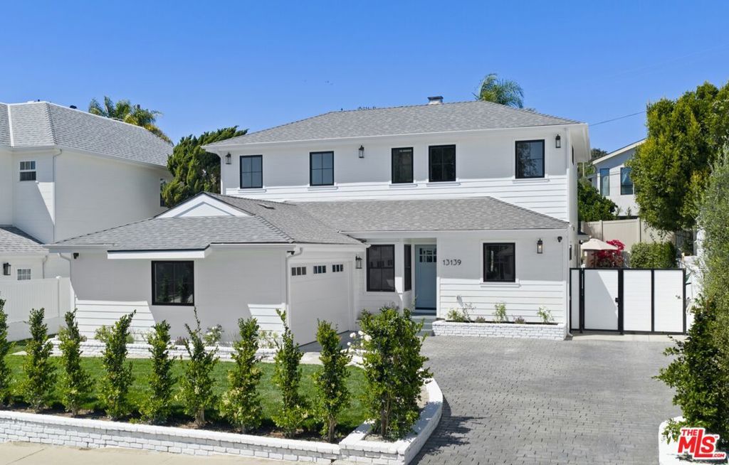 Photo of 13139 Lake Street, Los Angeles, CA 90066 (MLS # 26725875)