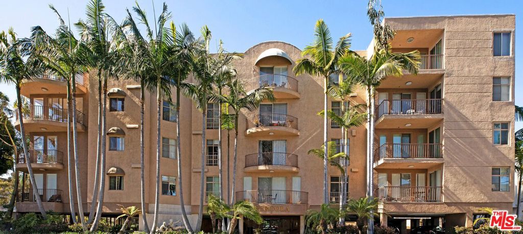 Lovely unit in the elegant Pergola Building in Santa Monica. Prime location within a short distance from the beach, the shops of the Third Street Promenade, Palisades Park, and Montana Avenue. The building has immaculately landscaped grounds along with a spacious clubhouse and a scenic patio perfect for entertaining large or small groups. Spacious living room with fireplace and balcony. Inside laundry, two side by side parking.