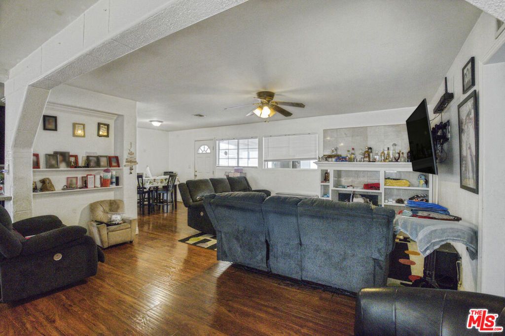 Photo of 20124 Lassen Street, Chatsworth, CA 91311 (MLS # 25593027)