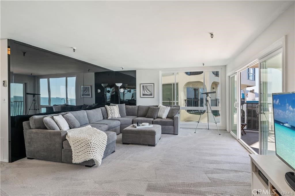 565 Esplanade 308