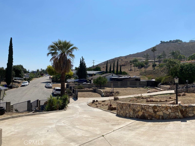 Spacious 4 bedroom, 2 bathroom home available for lease. Features include a large bonus room, sparkling pool, fenced yard and one attached garage. Located in a cul-de-sac and near Limonite shopping center, schools, parks, and restaurants. Come see the space and panoramic views this home has to offer.
