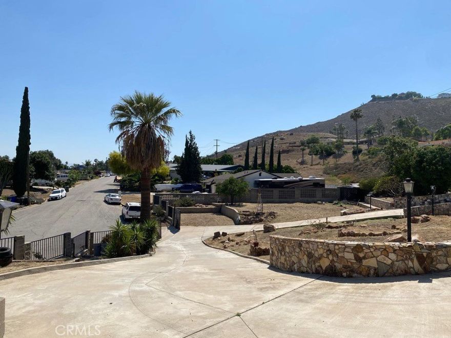 Spacious 4 bedroom, 2 bathroom home available for lease. Features include a large bonus room, sparkling pool, fenced yard and one attached garage. Located in a cul-de-sac and near Limonite shopping center, schools, parks, and restaurants. Come see the space and panoramic views this home has to offer.