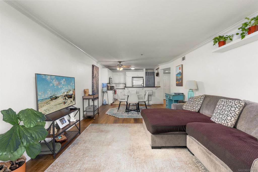 3939 Illinois 1F