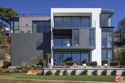 Photo of 2635 Hargrave Drive, Los Angeles, CA 90068 (MLS # 26762163)