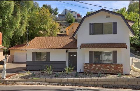 Photo of 22632 Cass Ave, Woodland Hills, CA 91364 (MLS # SR26033765)