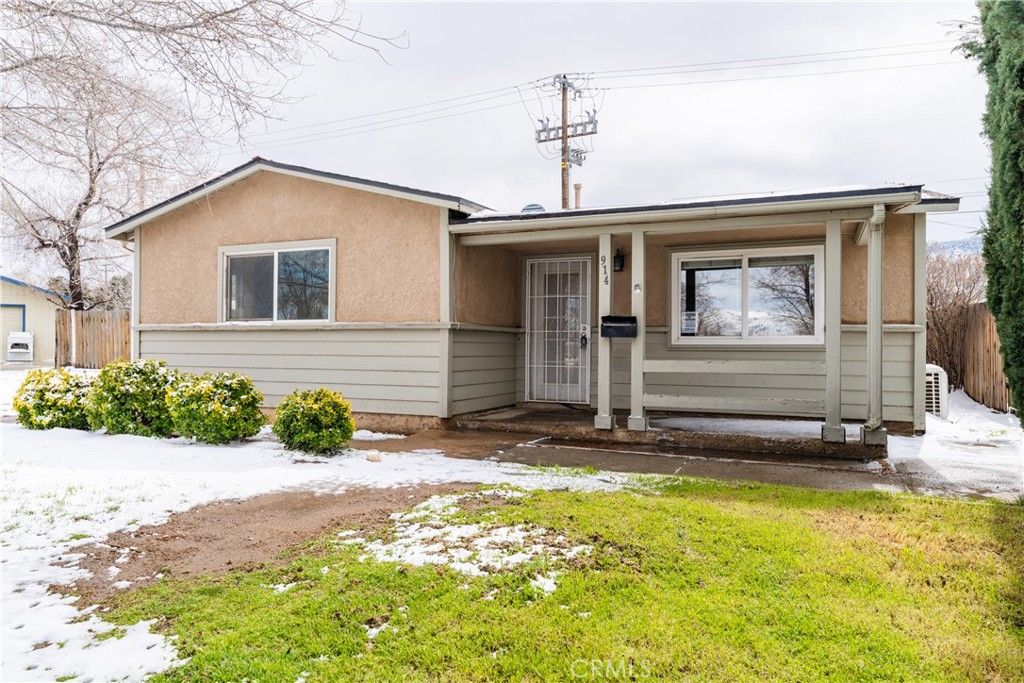 Photo of 914 Acacia Court, Tehachapi, CA 93561 (MLS # SR26038978)