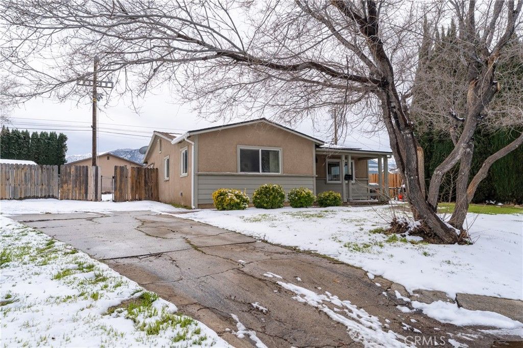 Photo of 914 Acacia Court, Tehachapi, CA 93561 (MLS # SR26038978)