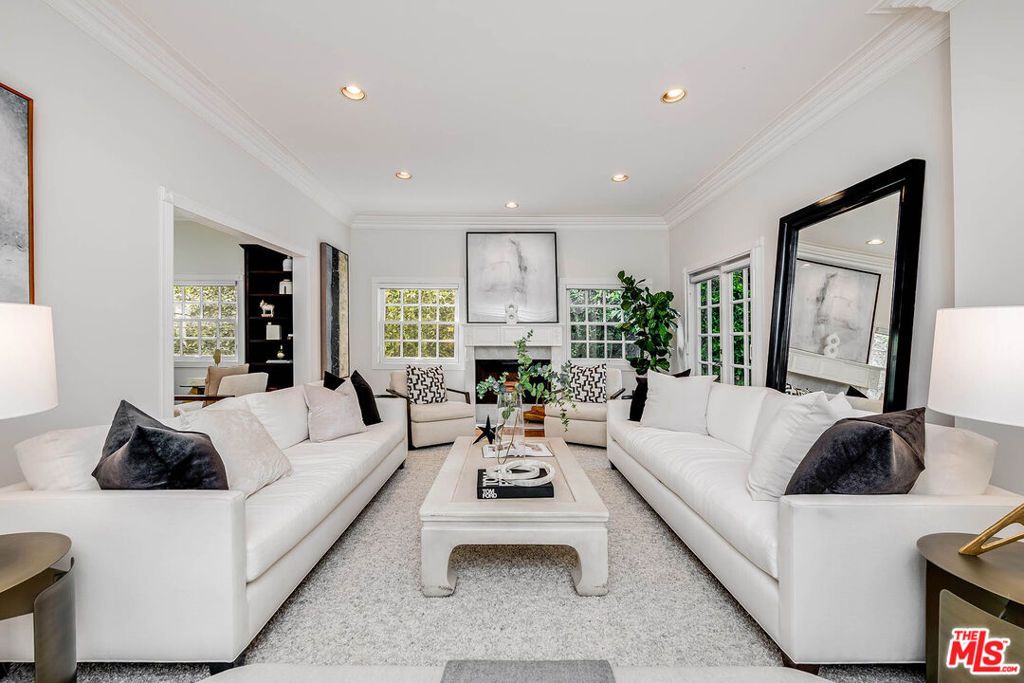 Photo of 547 Loring Avenue, Los Angeles, CA 90024 (MLS # 26673357)