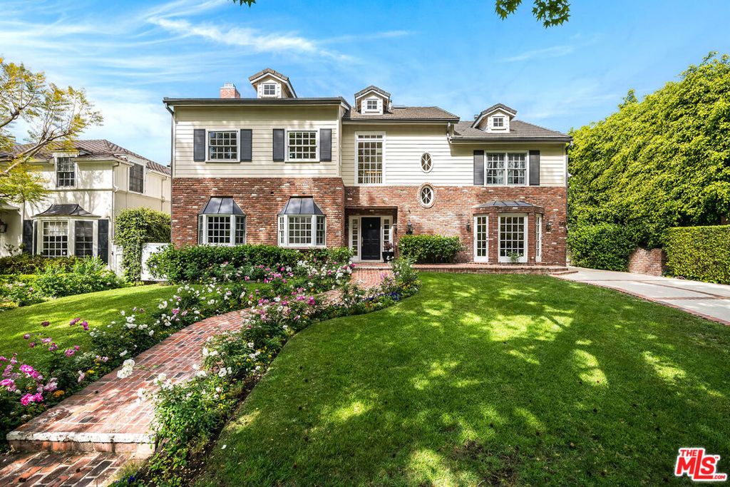 Photo of 547 Loring Avenue, Los Angeles, CA 90024 (MLS # 26673357)