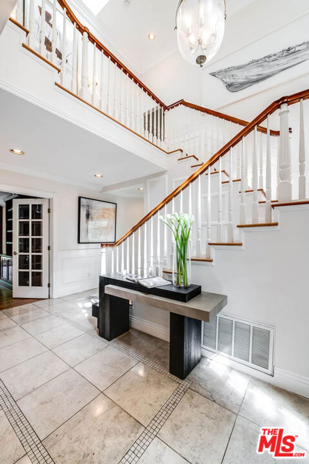 Photo of 547 Loring Avenue, Los Angeles, CA 90024 (MLS # 26673357)