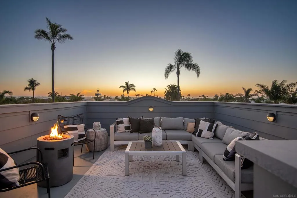 Coronado, California 92118, United States, 3 Bedrooms Bedrooms, ,3 BathroomsBathrooms,Residential,Active,221919