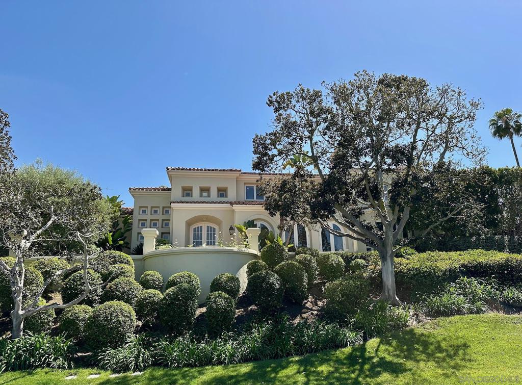 16429 Avenida de los Olivos