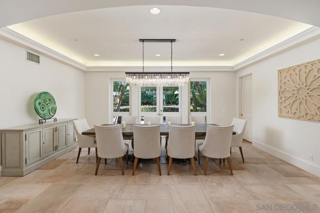 16429 Avenida de los Olivos