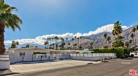 Photo of 975 E Camino Parocela, Palm Springs, CA 92264 (MLS # 25533215)