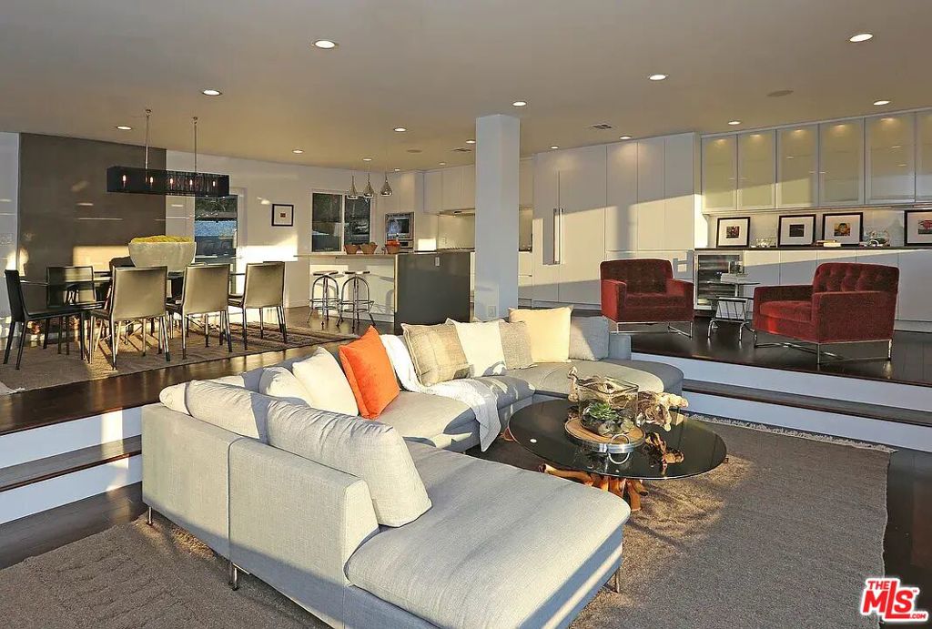 Properties 2 3319 Charleston Way