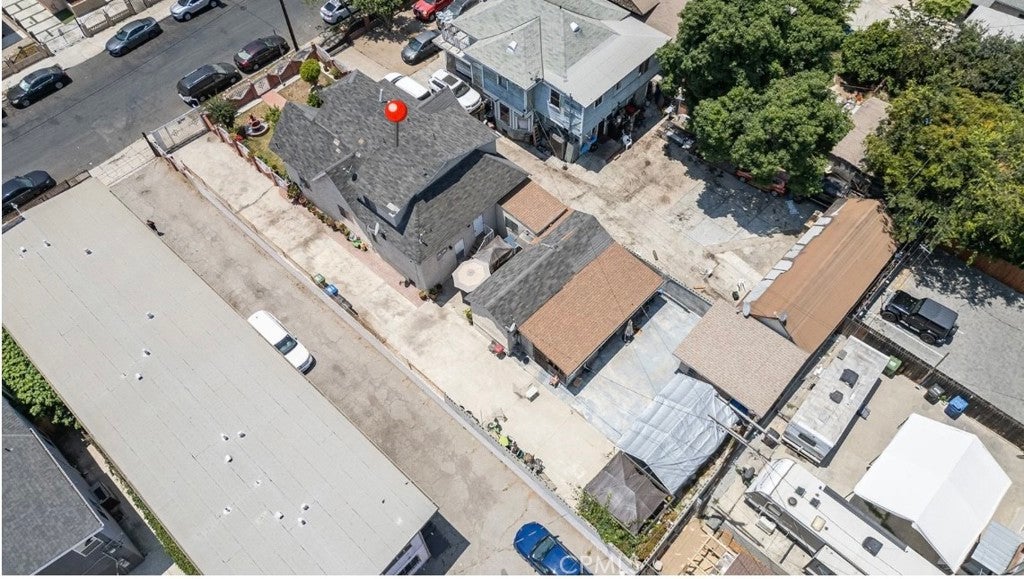 221 E 25th
