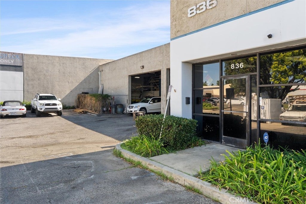 836 W Angus
