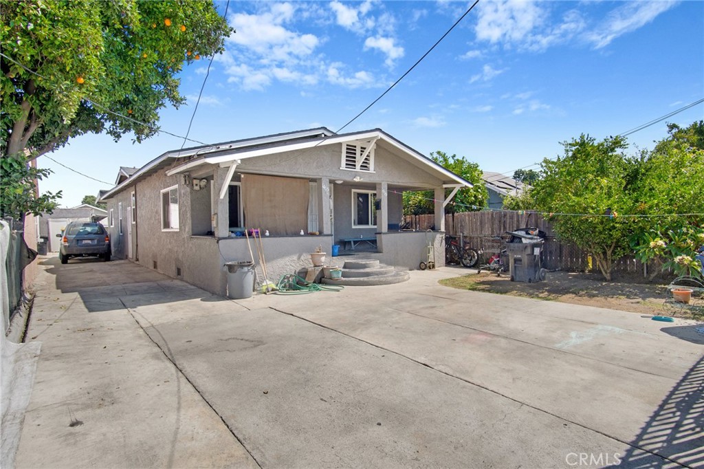 Great investment opportunity in Los Angeles! This well-maintained triplex features a desirable unit mix consisting of one 2-bedroom/1-bath unit and two 1-bedroom/1-bath units. Each unit offers comfortable living spaces with functional layouts, and the BEST part is not under rent control.All units are rented and comes with tenants in place
The property includes on-site parking and sits on a generous lot with room for future possibilities. Each unit is separately metered, making management straightforward and cost-efficient.New paint outside all three unit , New Roof , New windows, and bathrooms updated only 2 years ago.
Centrally located near schools, shopping, dining, and major freeways, this property is ideally positioned for long-term rental demand. Perfect for investors looking to add steady income to their portfolio or for an owner-user seeking additional rental income.
Don’t miss this chance to own a solid triplex in the heart of Los Angeles!