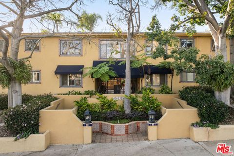 Photo of 1615 N Laurel Avenue #202, Los Angeles, CA 90046 (MLS # 26648487)