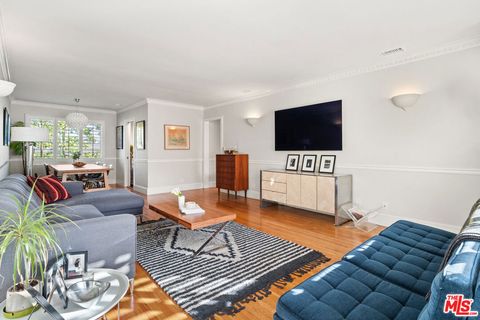 Photo of 1615 N Laurel Avenue #202, Los Angeles, CA 90046 (MLS # 26648487)