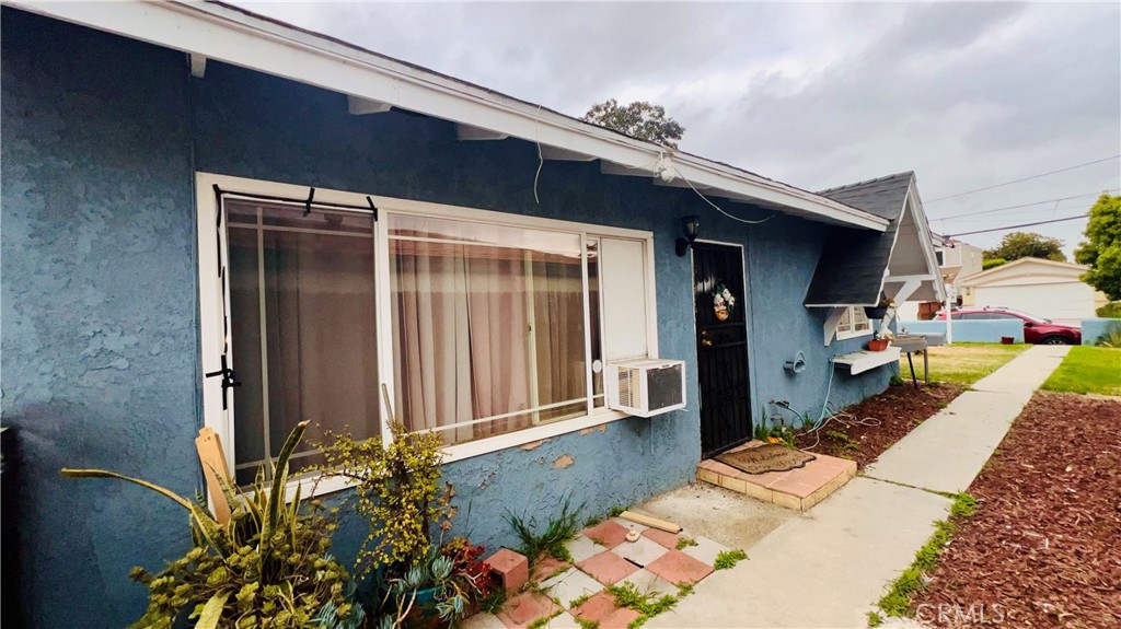 2227 W Lincoln Street