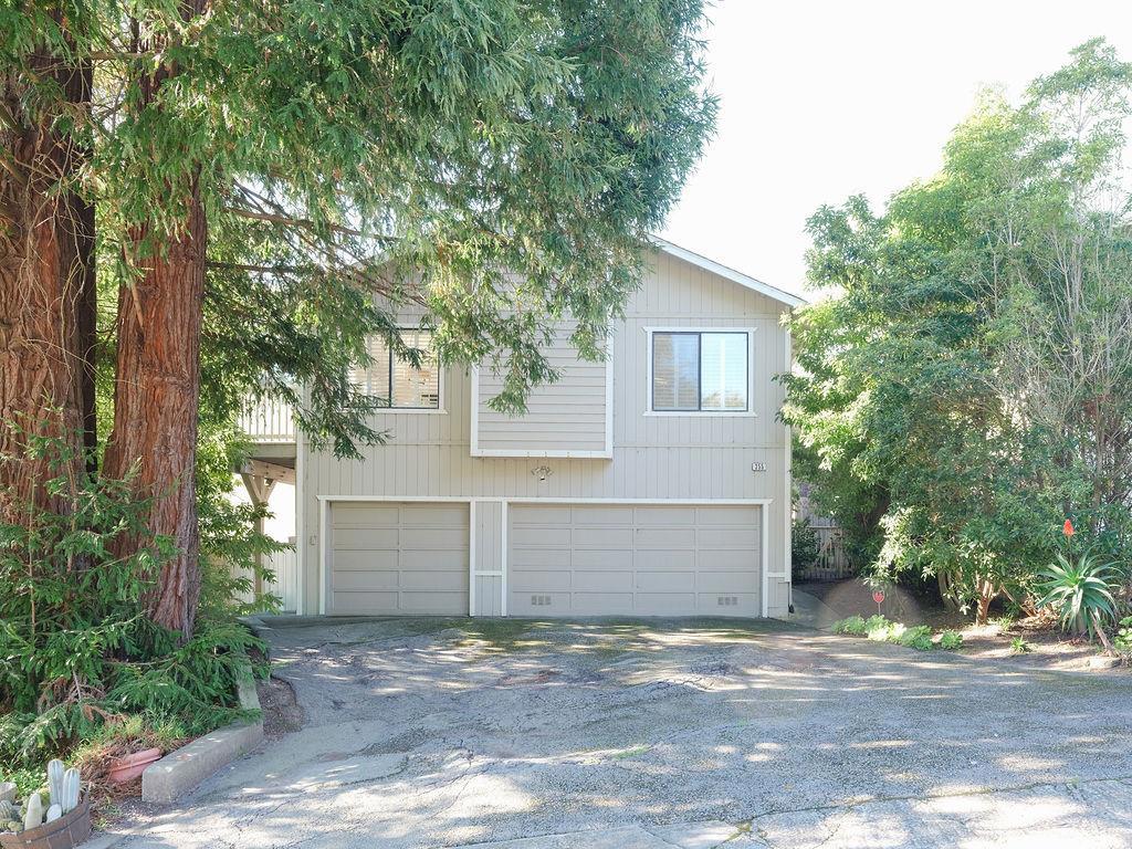 355 Avenue Portola