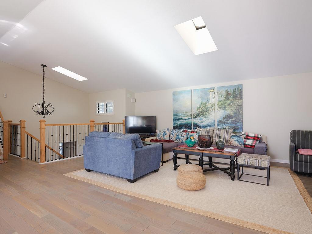 355 Avenue Portola
