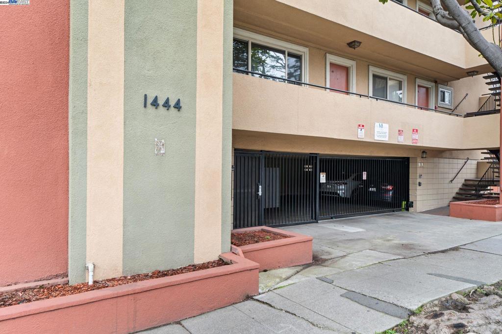 1444 Walnut St
