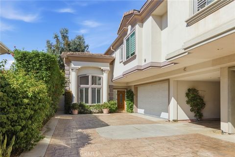 Photo of 2409 Ruhland Ave. Ave #B, Redondo Beach, CA 90278 (MLS # SB26062408)
