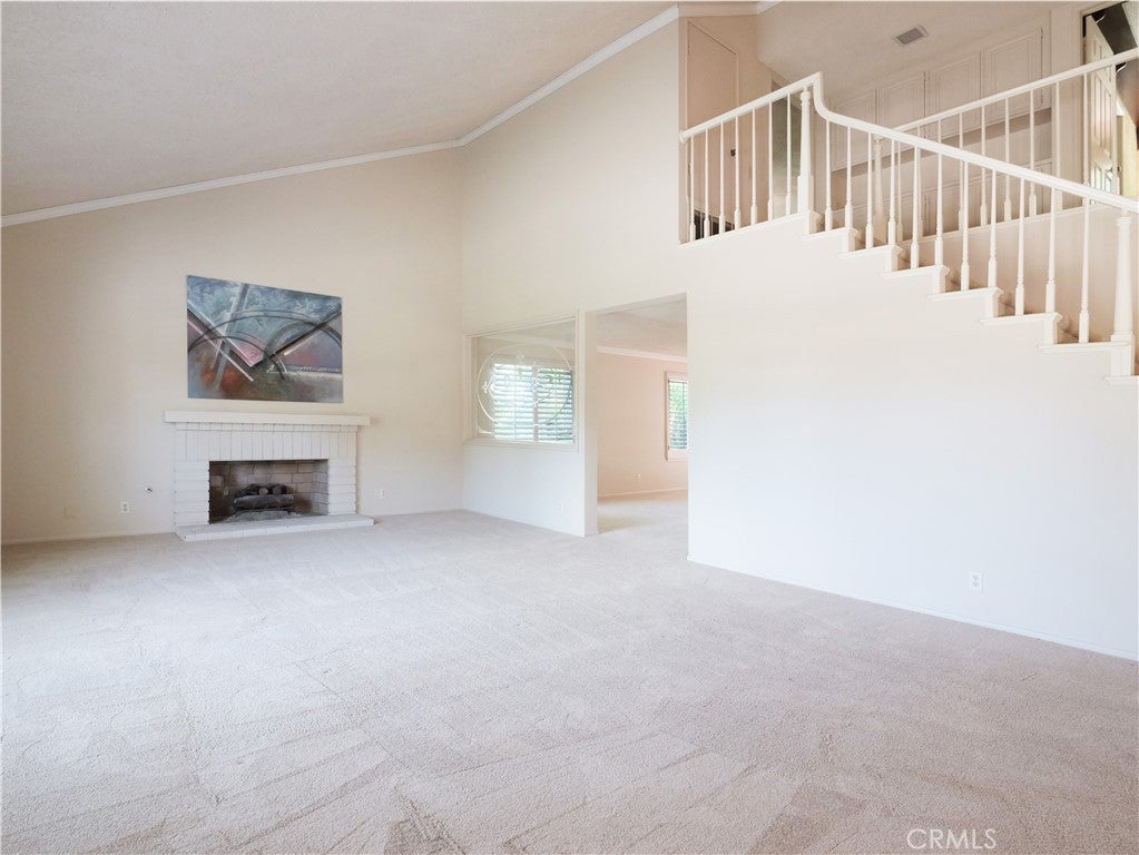 5465 Valley View