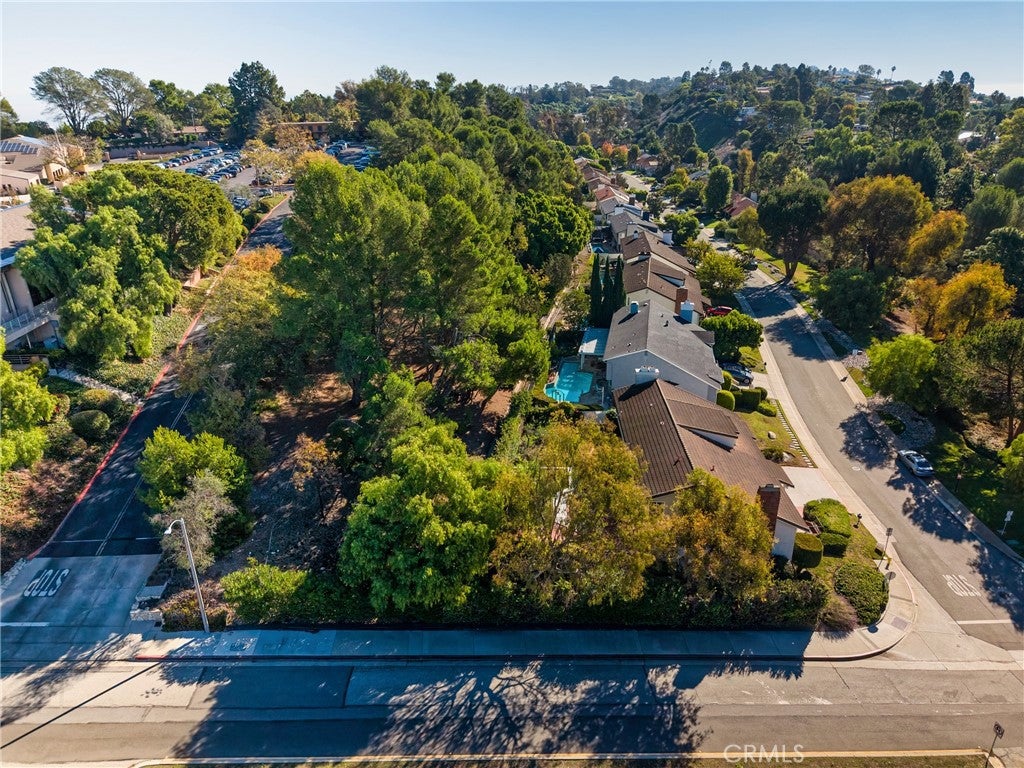 5465 Valley View