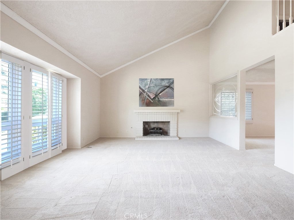 5465 Valley View