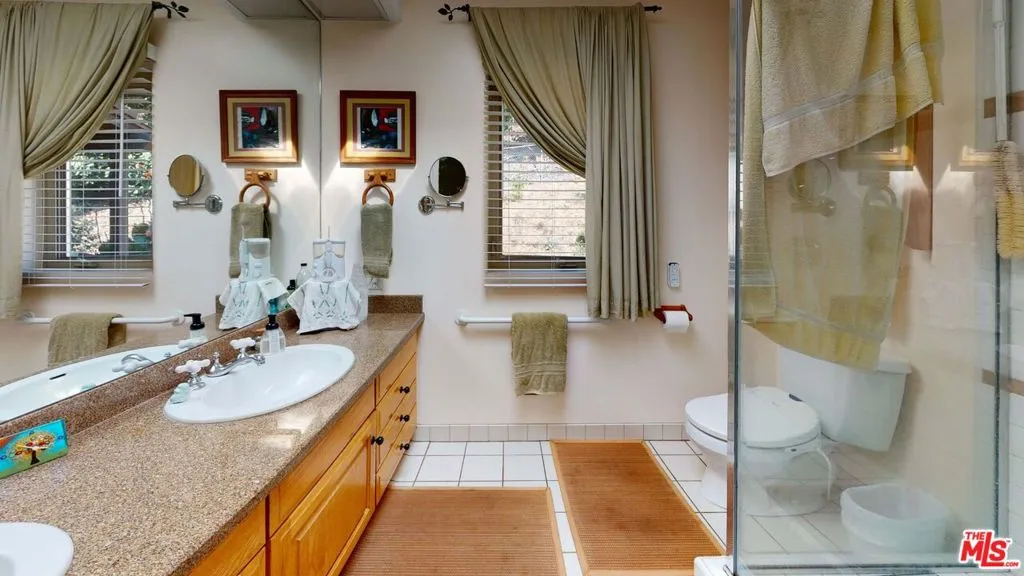 Ventura, California 93001, United States, 3 Bedrooms Bedrooms, ,2 BathroomsBathrooms,Residential,Active,183134