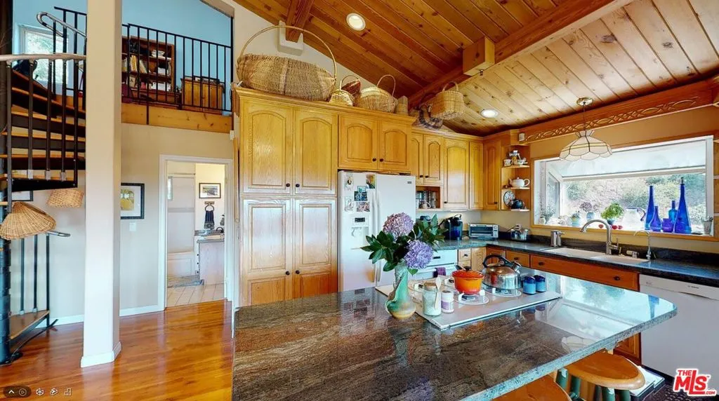 Ventura, California 93001, United States, 3 Bedrooms Bedrooms, ,2 BathroomsBathrooms,Residential,Active,183134