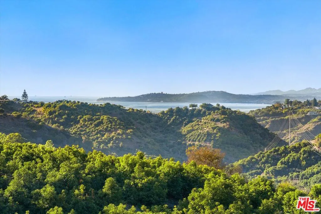 Ventura, California 93001, United States, 3 Bedrooms Bedrooms, ,2 BathroomsBathrooms,Residential,Active,183134