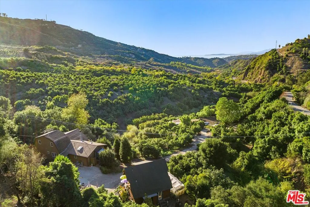 Ventura, California 93001, United States, 3 Bedrooms Bedrooms, ,2 BathroomsBathrooms,Residential,Active,183134