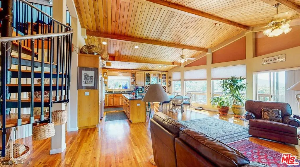 Ventura, California 93001, United States, 3 Bedrooms Bedrooms, ,2 BathroomsBathrooms,Residential,Active,183134