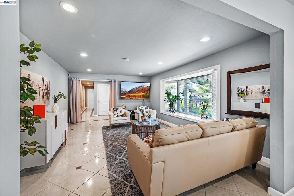 1742 Mendocino Dr