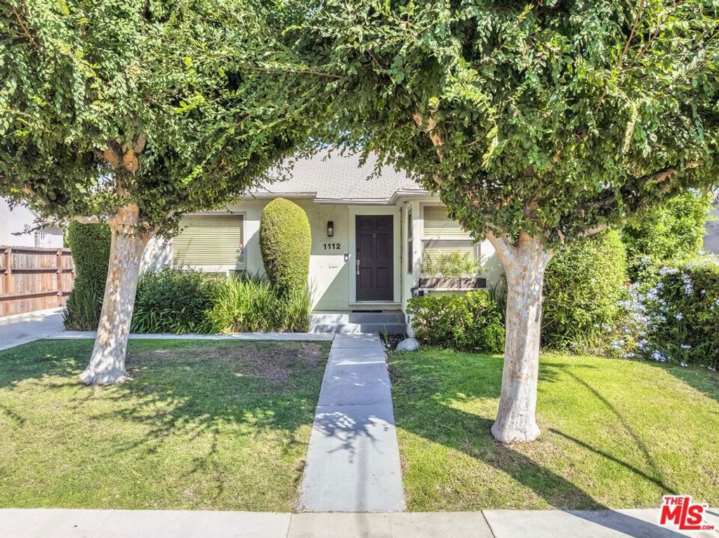 Photo of 1112 Greenacre Avenue, West Hollywood, CA 90046 (MLS # 25600895)
