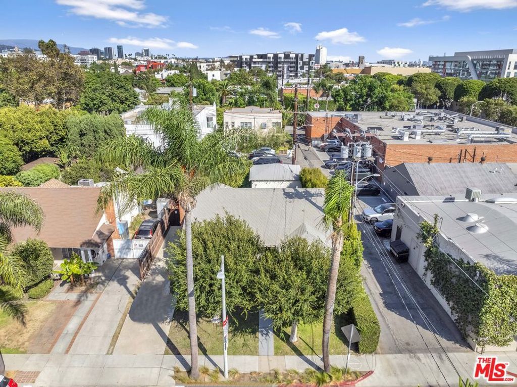 Photo of 1112 Greenacre Avenue, West Hollywood, CA 90046 (MLS # 25600895)