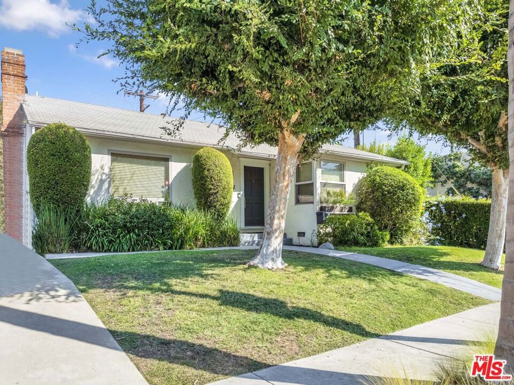 Photo of 1112 Greenacre Avenue, West Hollywood, CA 90046 (MLS # 25600895)