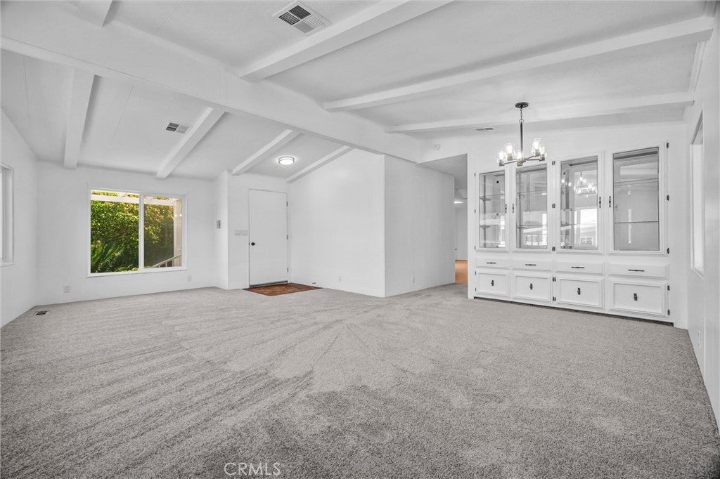 5200 Irvine Boulevard 11