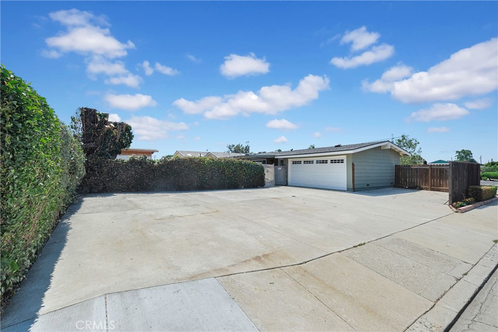 1119 W Merced Avenue