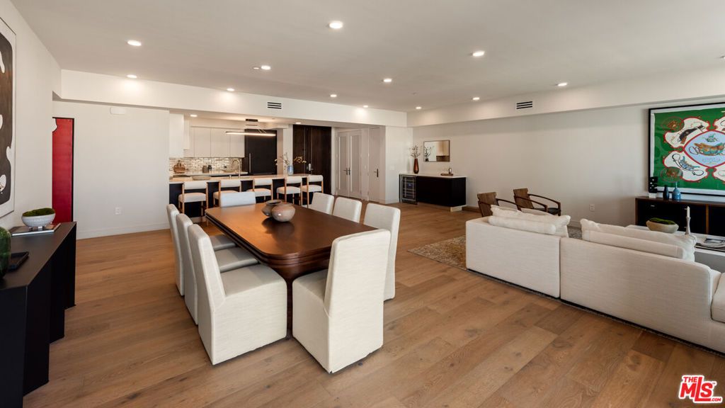 Photo of 505 Barrington Ave #302, Los Angeles, CA 90049 (MLS # 25511035)