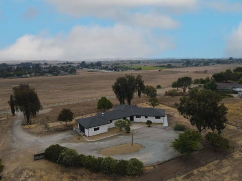 Photo of 1667 Santa Ana Road, Hollister, CA 95023 (MLS # ML82058233)