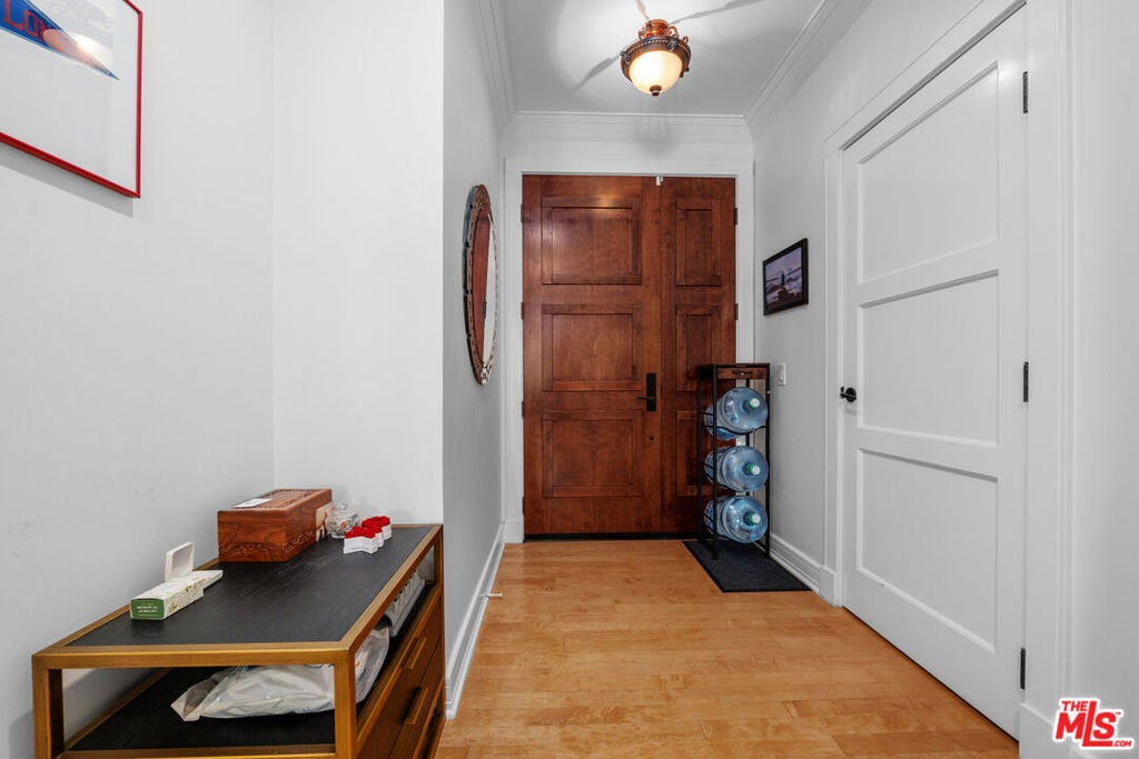 411 N Oakhurst Drive 305
