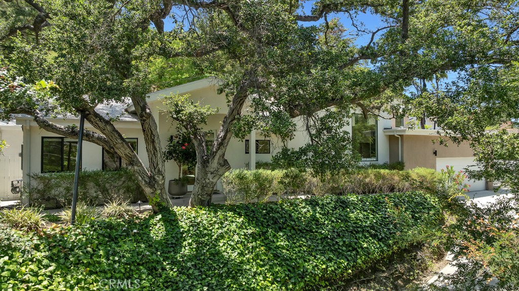 Properties 1 3843 Hayvenhurst Avenue