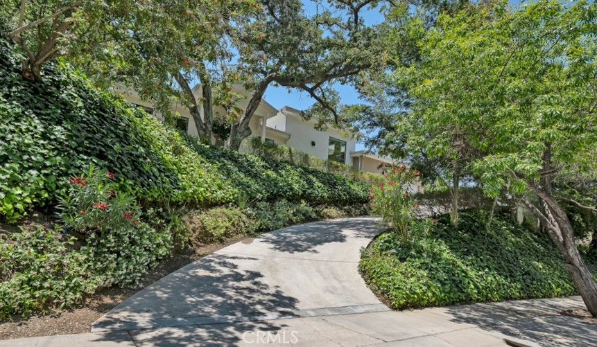 Properties 1 3843 Hayvenhurst Avenue